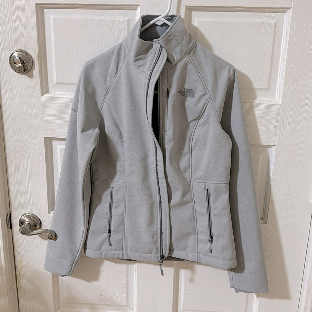 The North Face Ladies Apex Barrier Soft Shell Jacket size S in Heather Grey